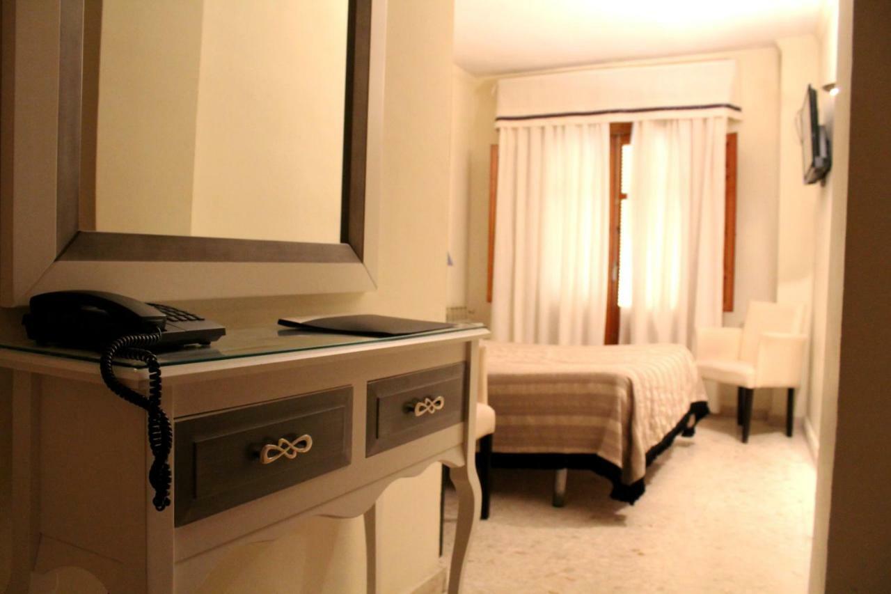 El Sol Hotel ลันจารอน ภายนอก รูปภาพ